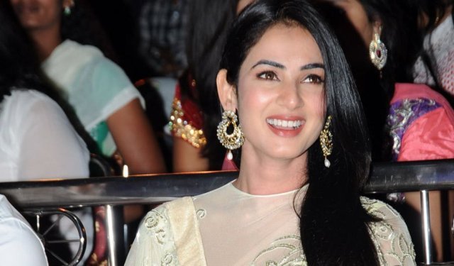 sonal-chauhan-about-dictator-opportunity-interview